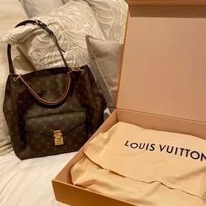 Louis Vuitton Métis Hobo